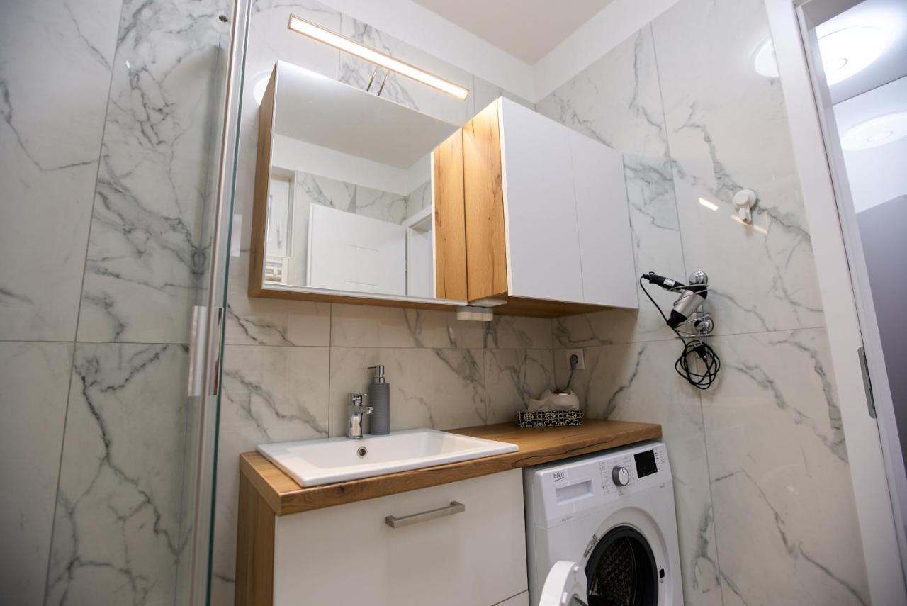 Starlight Bronze Szeged- Exclusive Apartment ภายนอก รูปภาพ