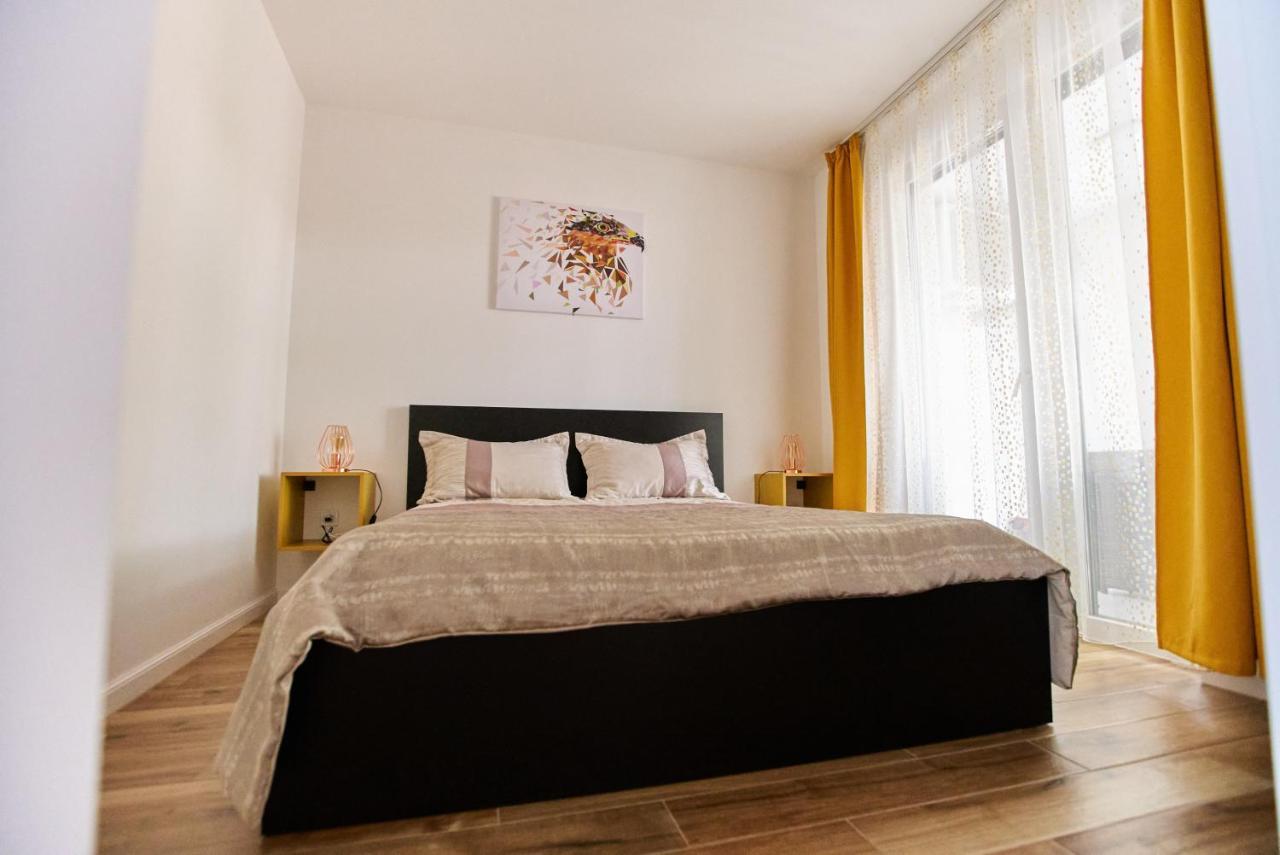 Starlight Bronze Szeged- Exclusive Apartment ภายนอก รูปภาพ