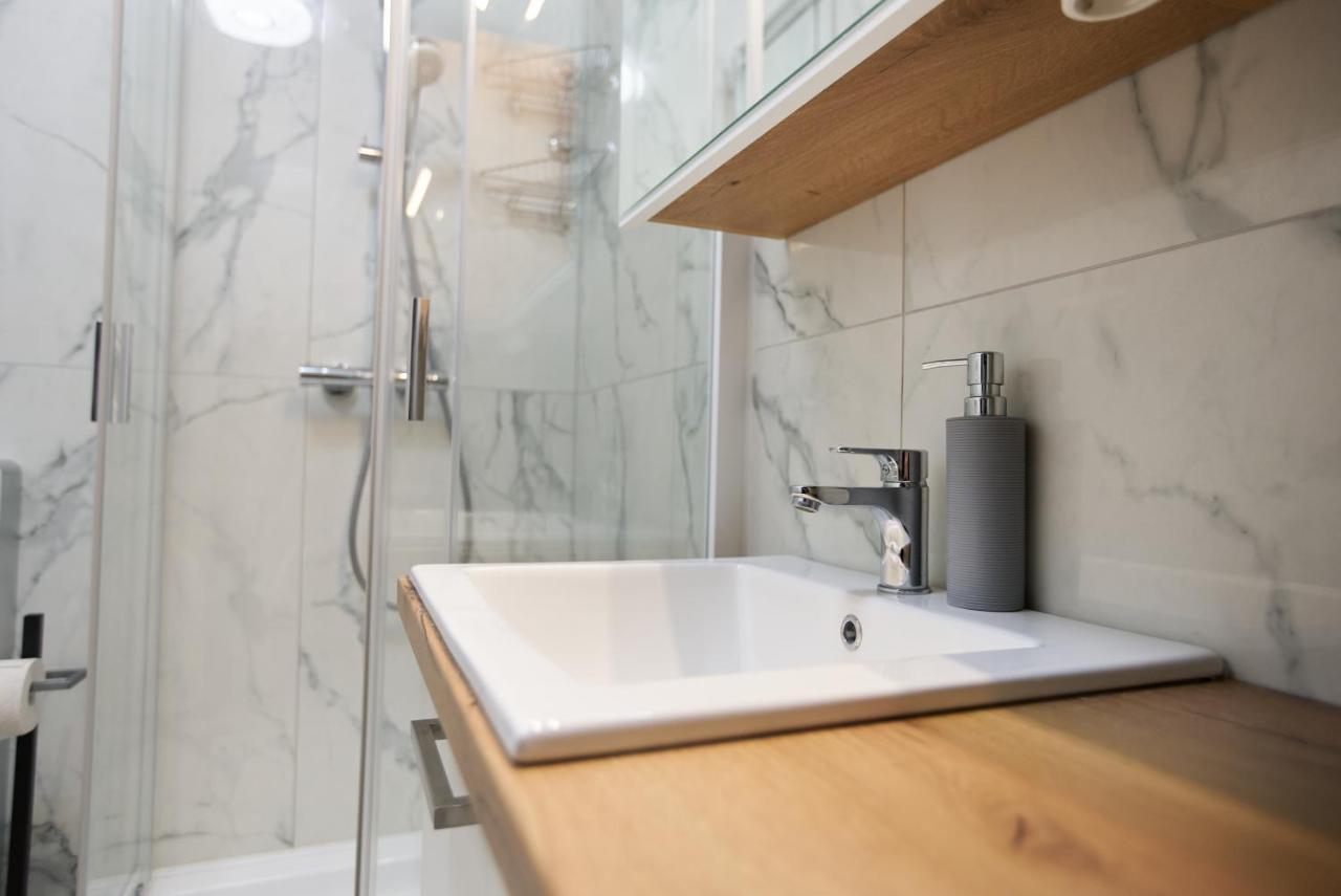 Starlight Bronze Szeged- Exclusive Apartment ภายนอก รูปภาพ