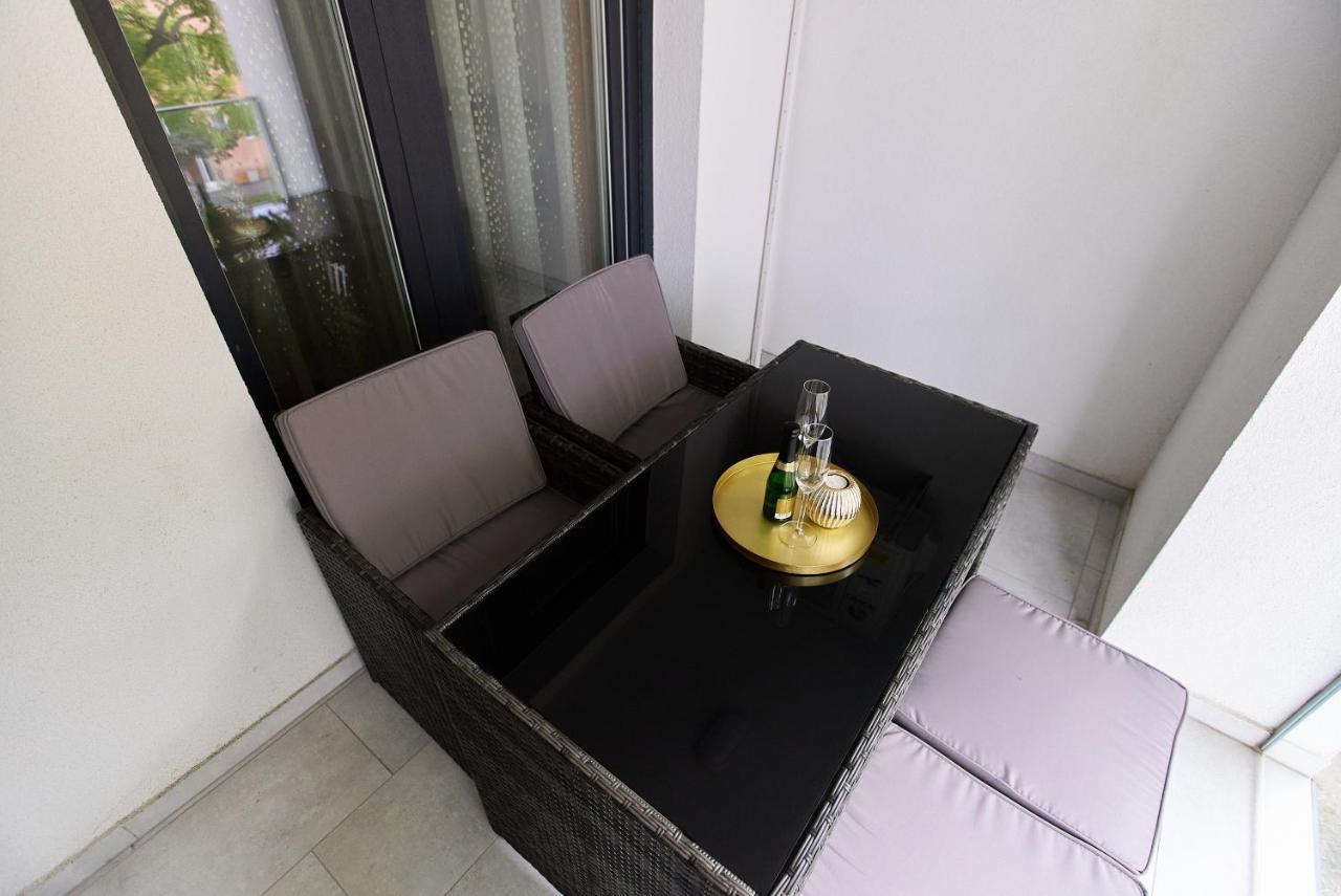 Starlight Bronze Szeged- Exclusive Apartment ภายนอก รูปภาพ