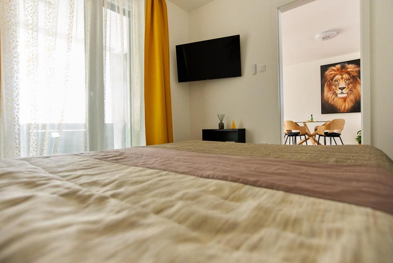Starlight Bronze Szeged- Exclusive Apartment ภายนอก รูปภาพ