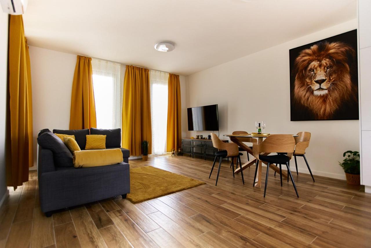 Starlight Bronze Szeged- Exclusive Apartment ภายนอก รูปภาพ