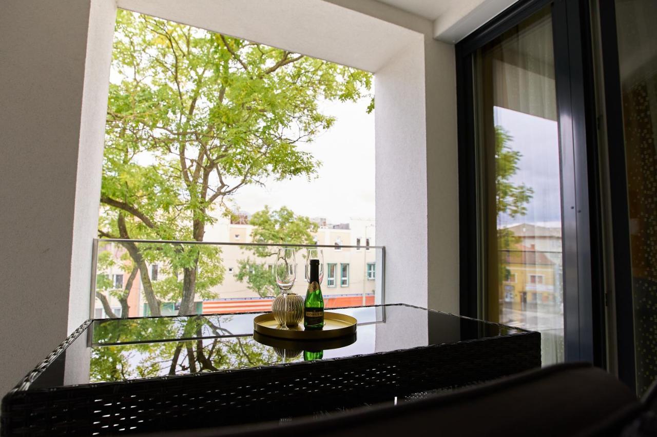 Starlight Bronze Szeged- Exclusive Apartment ภายนอก รูปภาพ