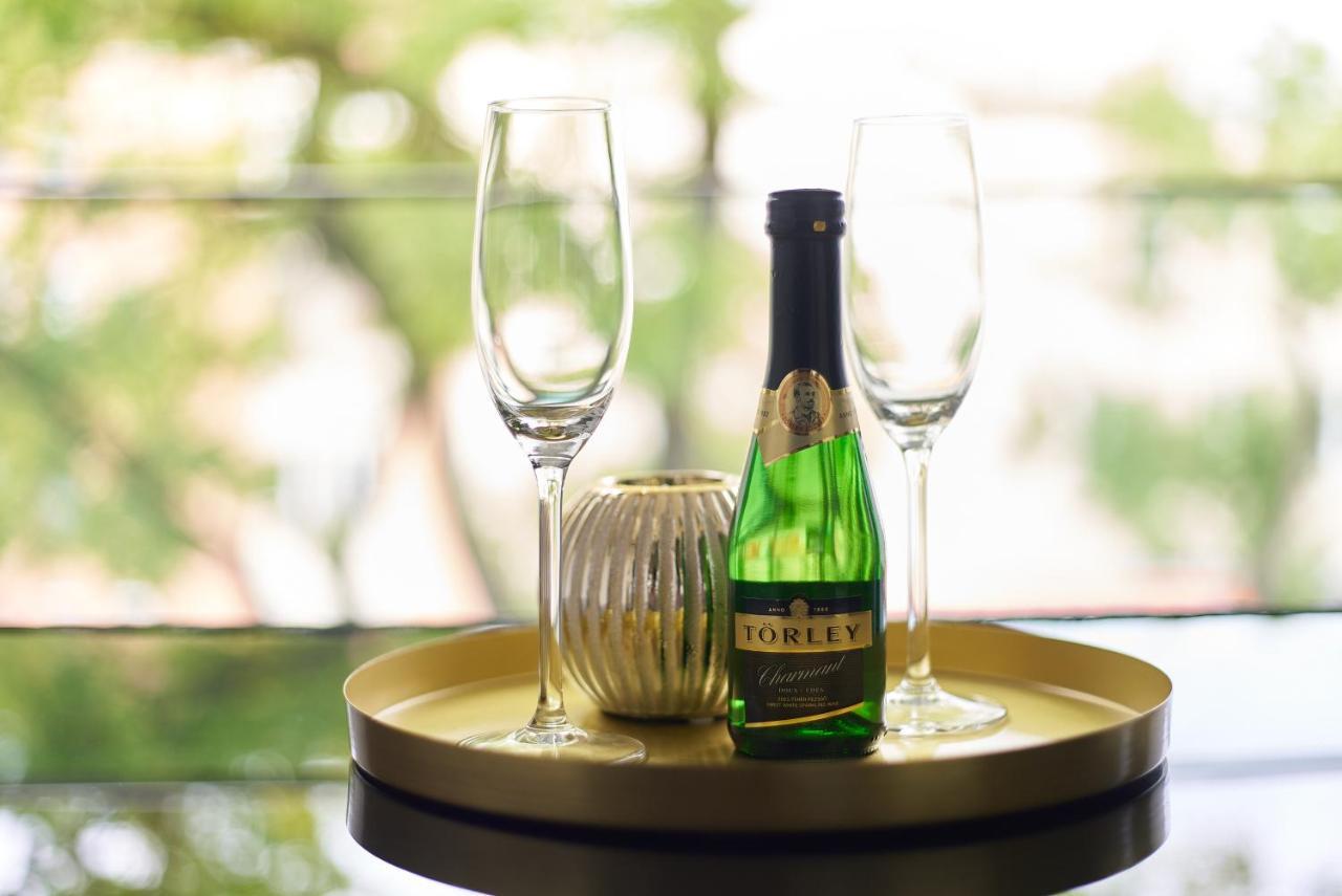 Starlight Bronze Szeged- Exclusive Apartment ภายนอก รูปภาพ
