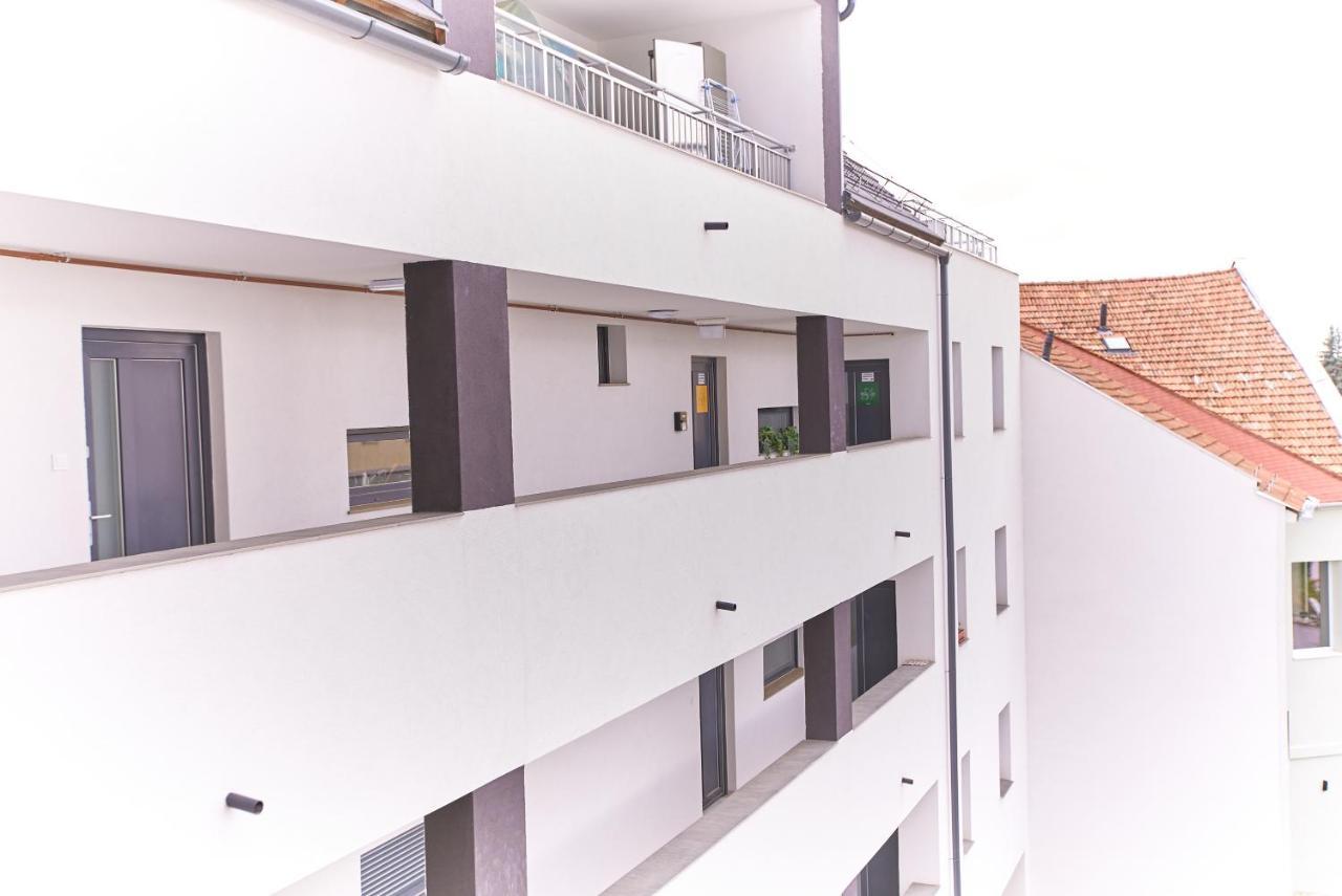 Starlight Bronze Szeged- Exclusive Apartment ภายนอก รูปภาพ