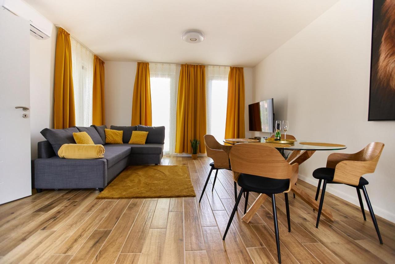 Starlight Bronze Szeged- Exclusive Apartment ภายนอก รูปภาพ